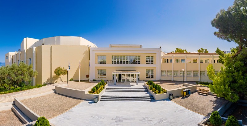 Στρέλλα και Κασσάνδρα: δύο τρανς ηρωίδες στην Εναλλακτική Σκηνή της Εθνικής Λυρικής Σκηνής, 11/11/2024